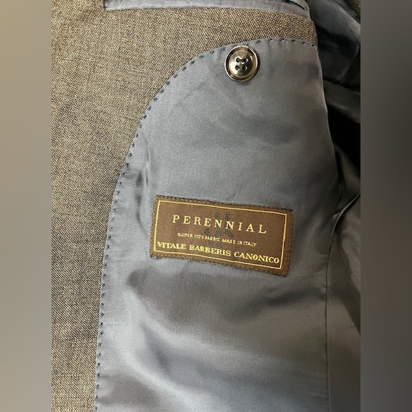 Suitsupply Size 34R gray Napoli suit with 30/30 pant. Like New… hardly warn. - Picture 3 of 4